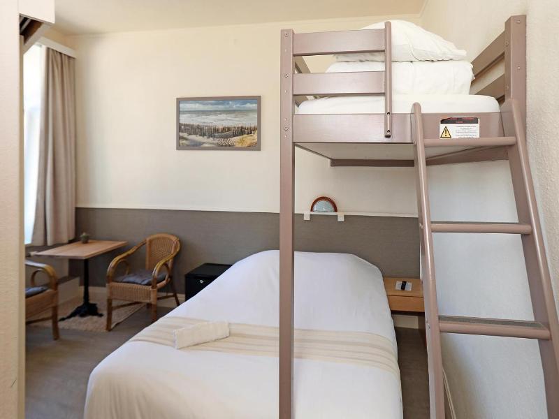 Hotel Cecil image