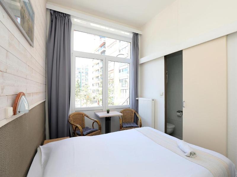 Hotel Cecil image