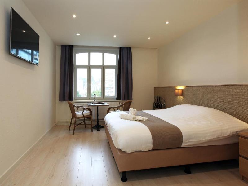 Hotel Cecil image