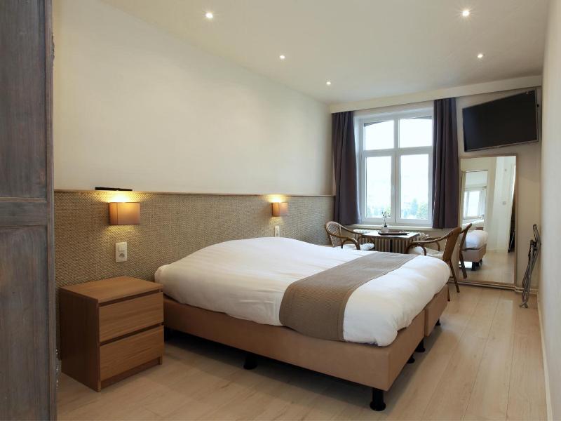 Hotel Cecil image