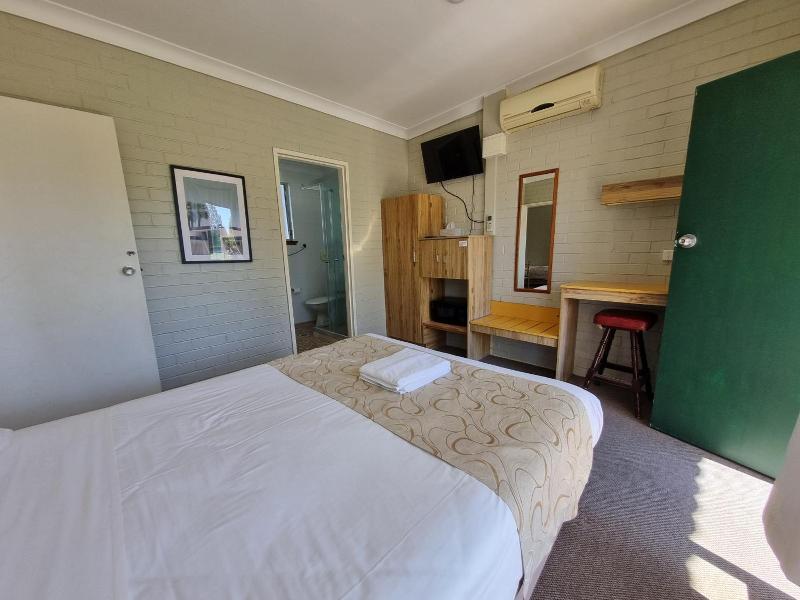 Moon River Motor Inn