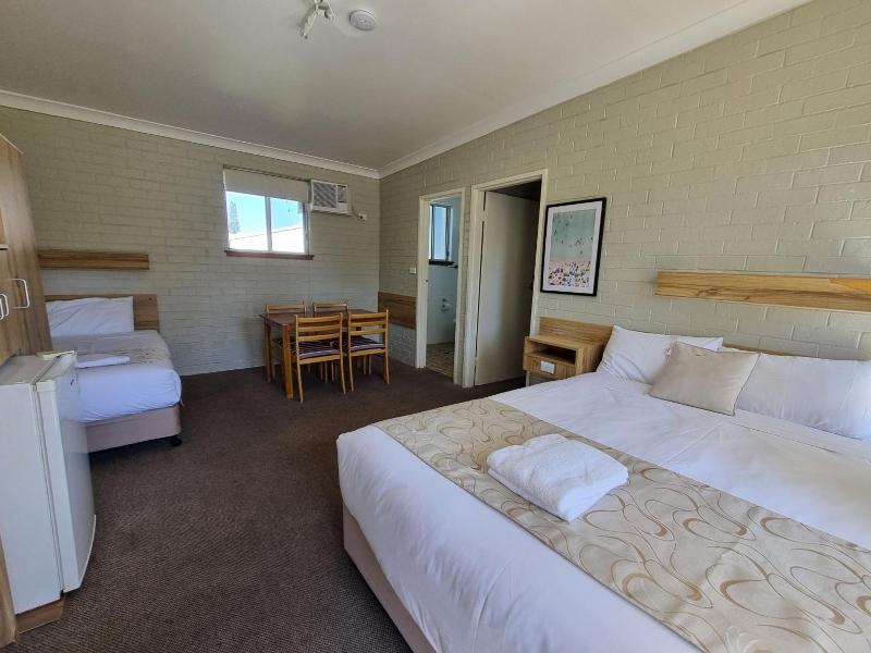 Moon River Motor Inn