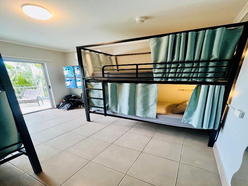 Noosa Flashpackers image