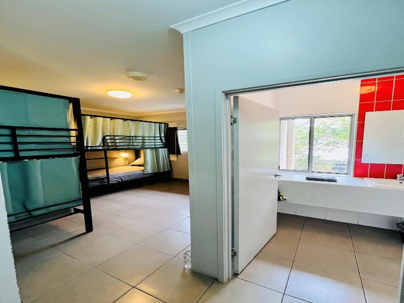 Noosa Flashpackers image