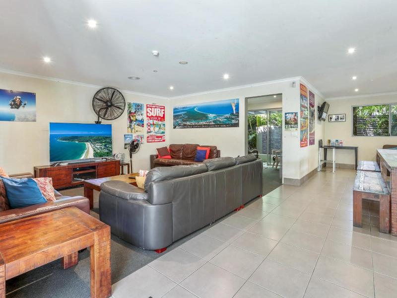 Noosa Flashpackers image