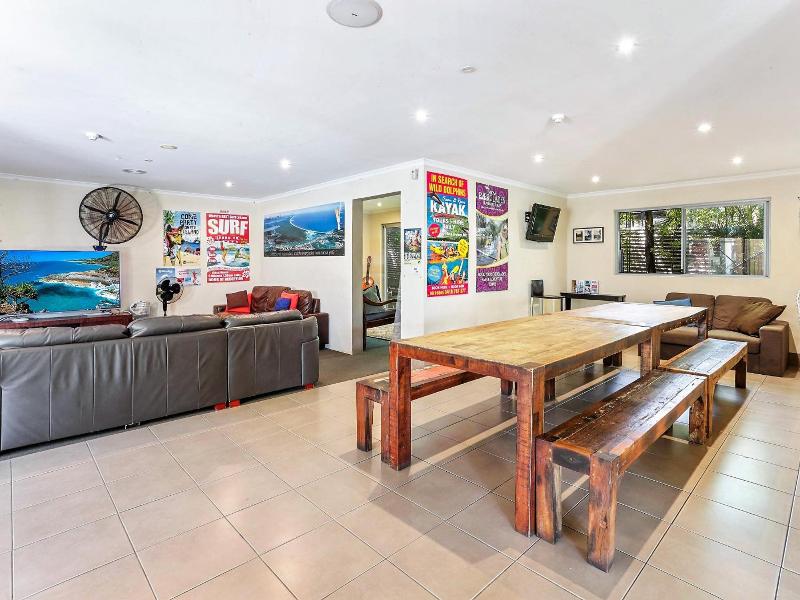 Noosa Flashpackers image