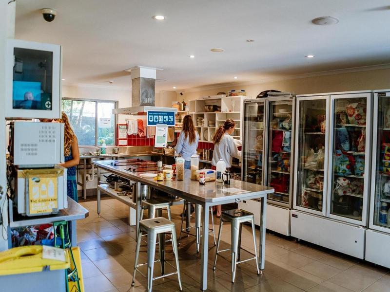 Noosa Flashpackers image