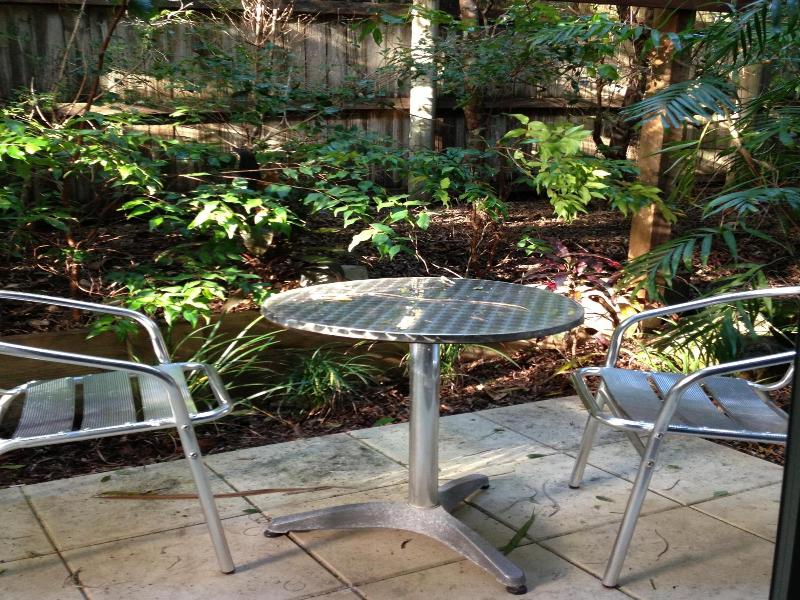 Noosa Flashpackers image
