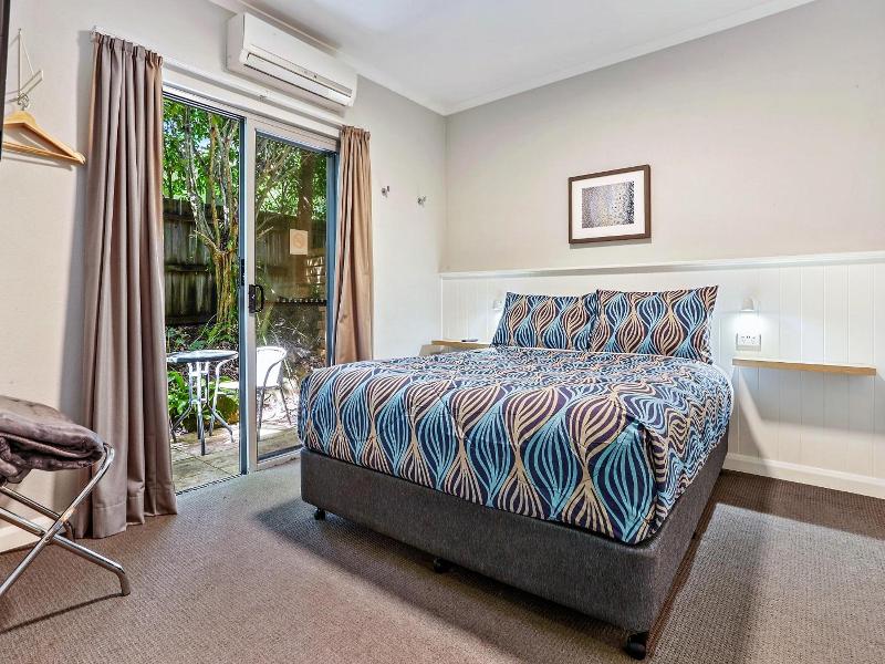 Noosa Flashpackers image