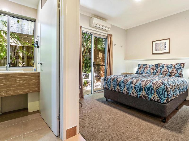 Noosa Flashpackers image