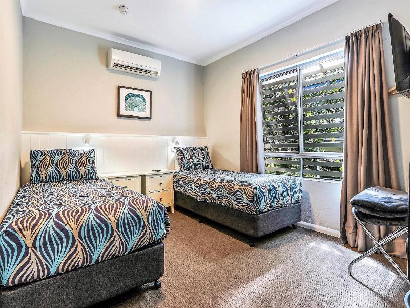Noosa Flashpackers image