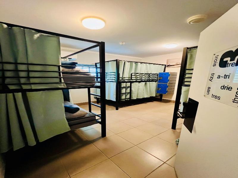 Noosa Flashpackers image