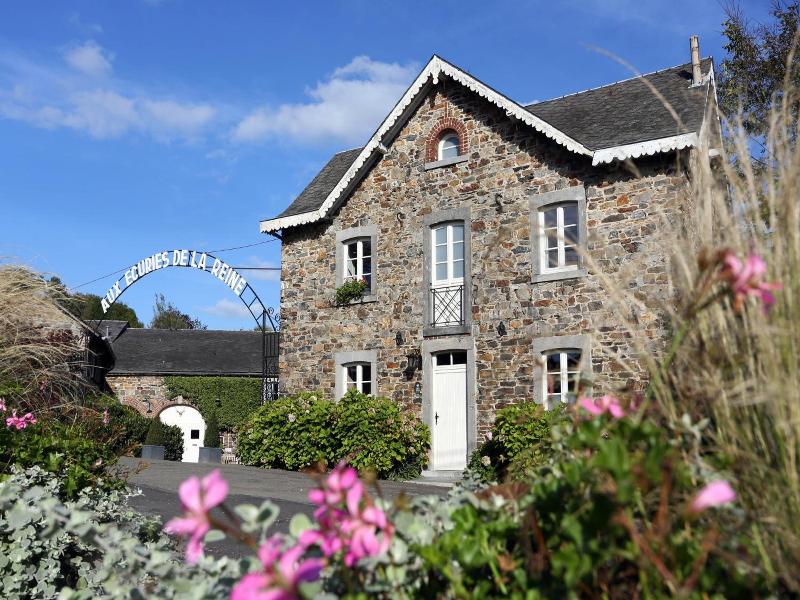 Hotel Aux Ecuries De La Reine image