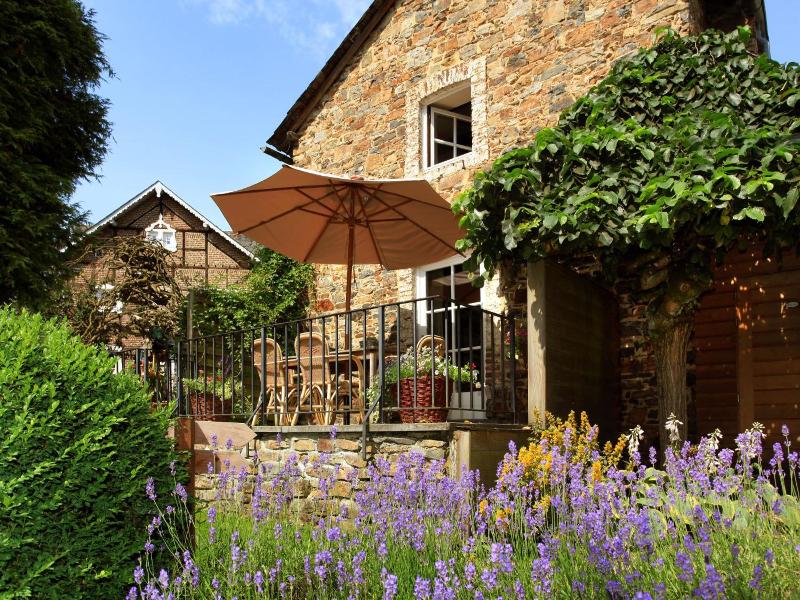 Hotel Aux Ecuries De La Reine image