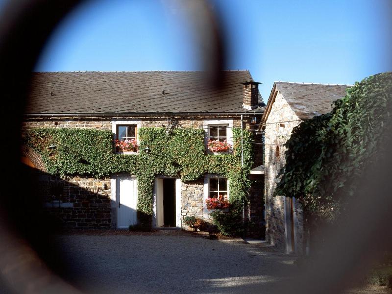 Hotel Aux Ecuries De La Reine image