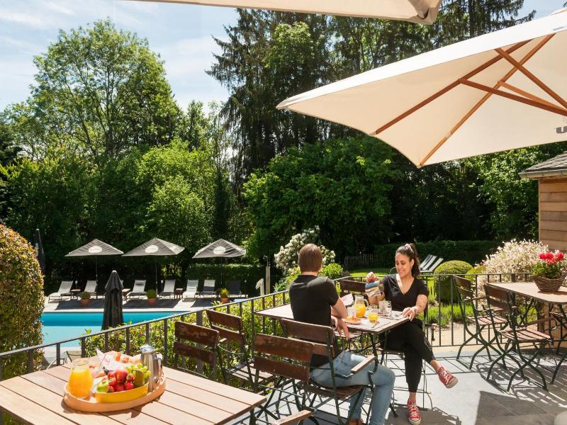 Hotel Aux Ecuries De La Reine image
