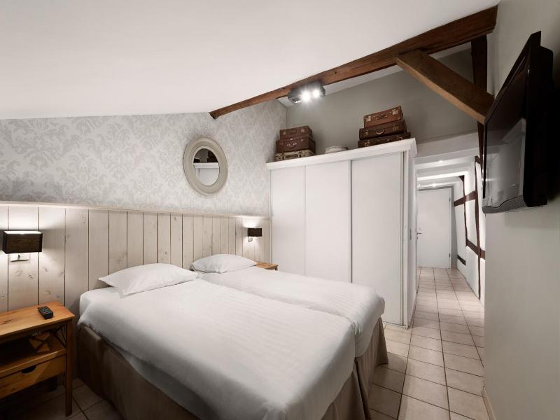 Hotel Aux Ecuries De La Reine image