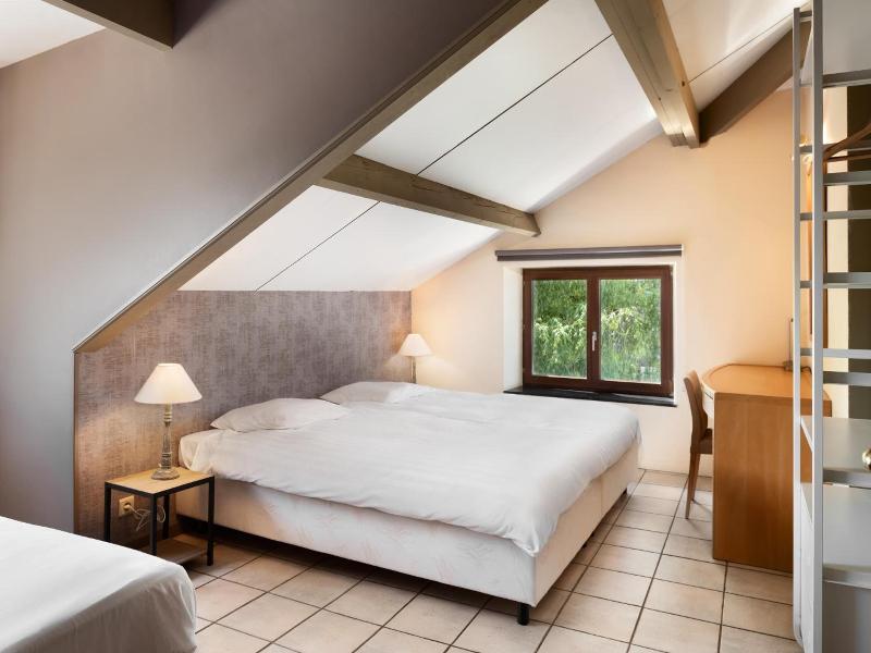 Hotel Aux Ecuries De La Reine image