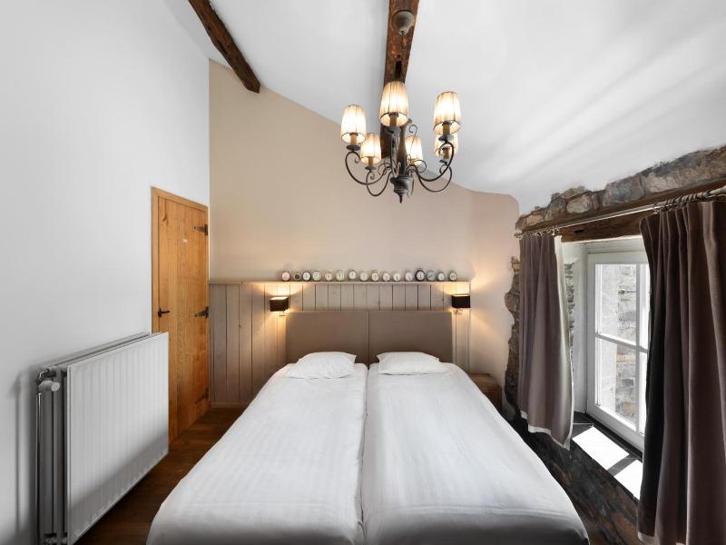Hotel Aux Ecuries De La Reine image