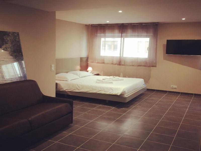 Villa Serafina Apartements image