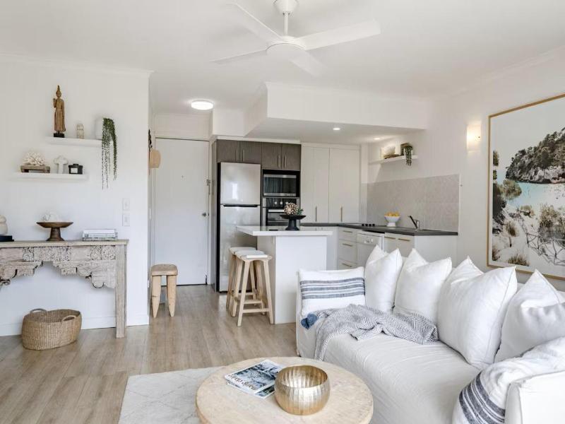 Noosa Parade Holiday Inn image