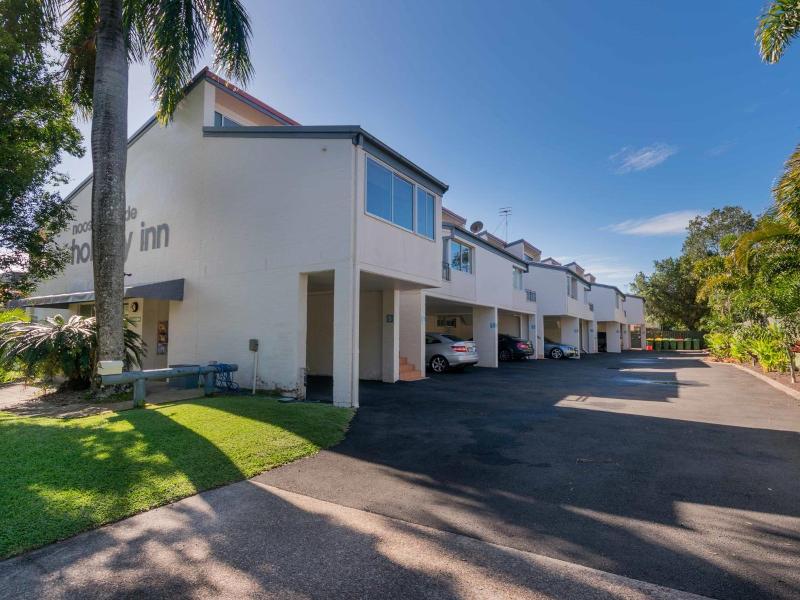 Noosa Parade Holiday Inn image
