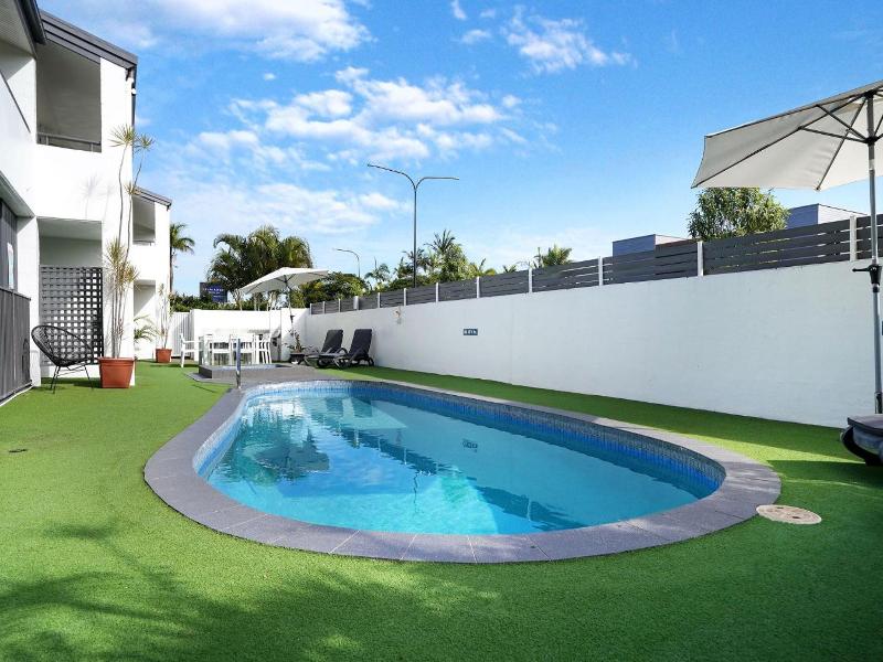 Noosa Parade Holiday Inn image
