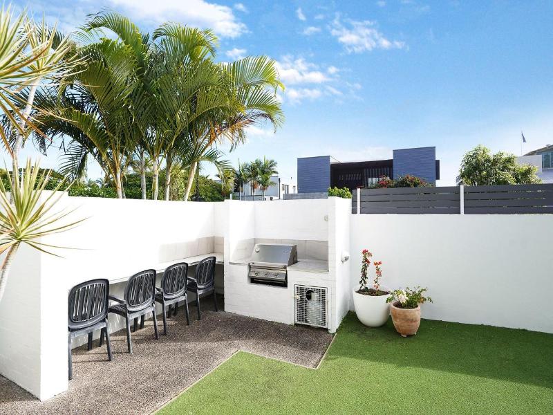 Noosa Parade Holiday Inn image