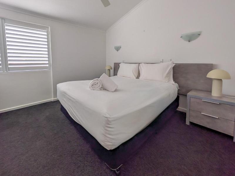 Noosa Parade Holiday Inn image