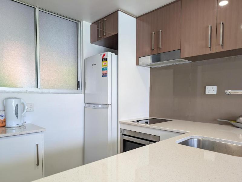 Noosa Parade Holiday Inn image