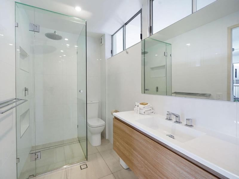 Noosa Parade Holiday Inn image