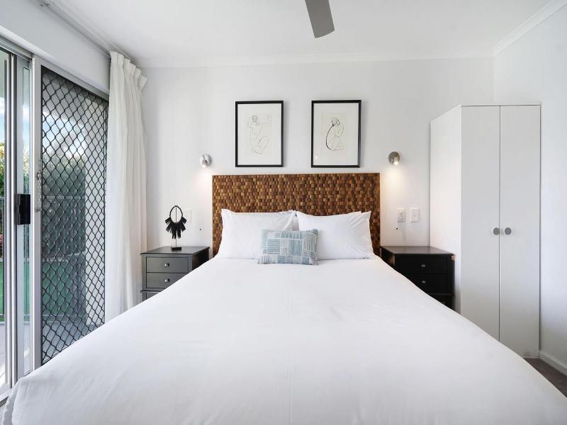Noosa Parade Holiday Inn image