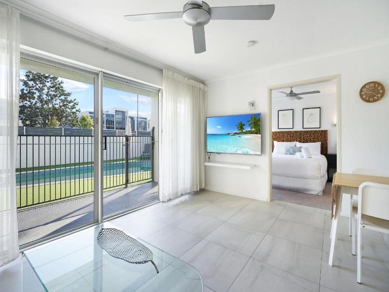Noosa Parade Holiday Inn image