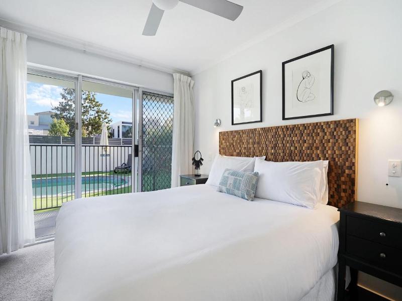 Noosa Parade Holiday Inn image