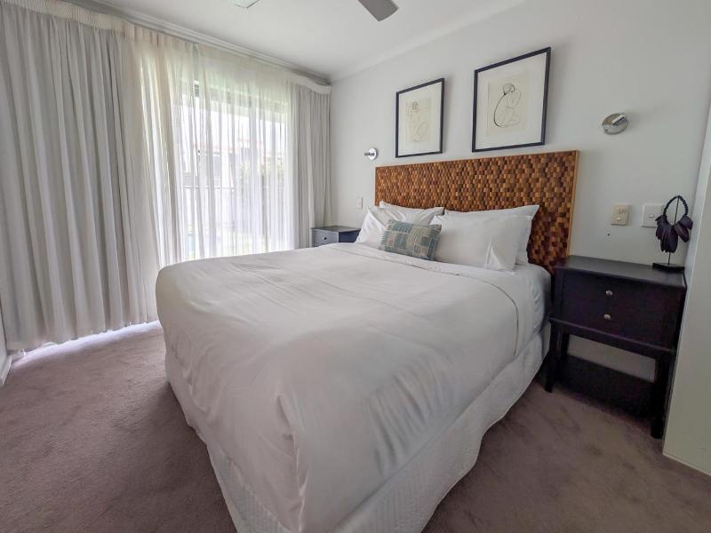 Noosa Parade Holiday Inn image