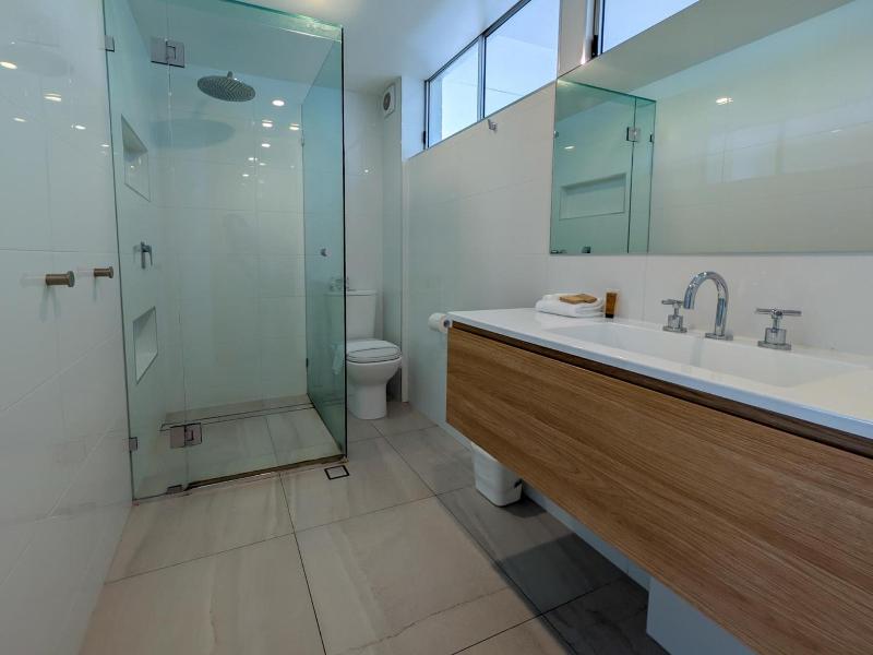Noosa Parade Holiday Inn image