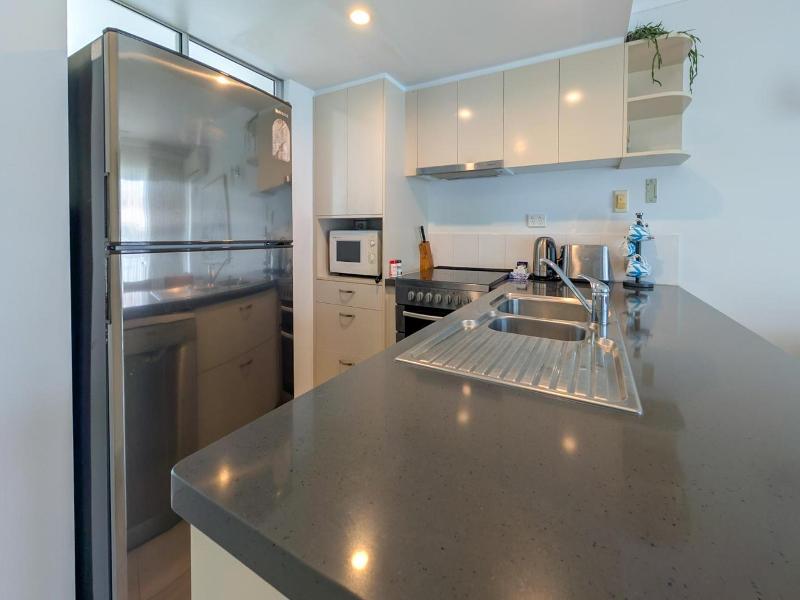 Noosa Parade Holiday Inn image