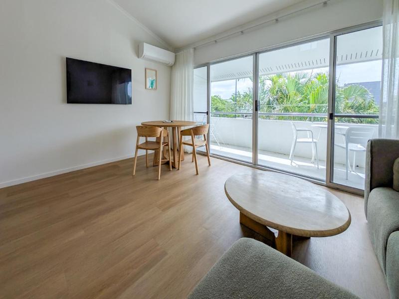 Noosa Parade Holiday Inn image
