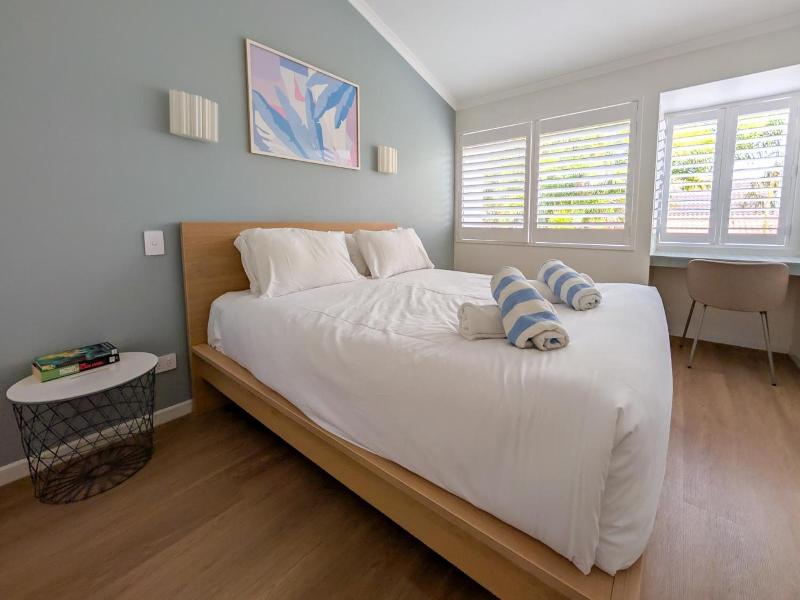 Noosa Parade Holiday Inn image