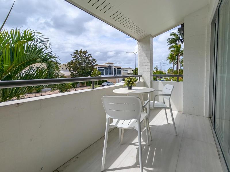 Noosa Parade Holiday Inn image