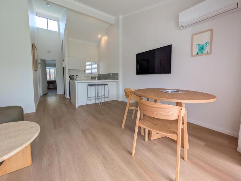 Noosa Parade Holiday Inn image