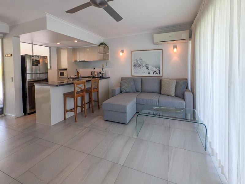 Noosa Parade Holiday Inn image