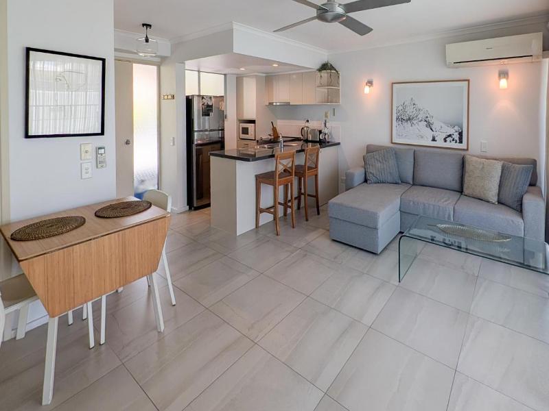 Noosa Parade Holiday Inn image