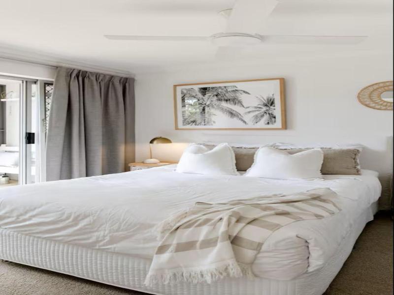Noosa Parade Holiday Inn image