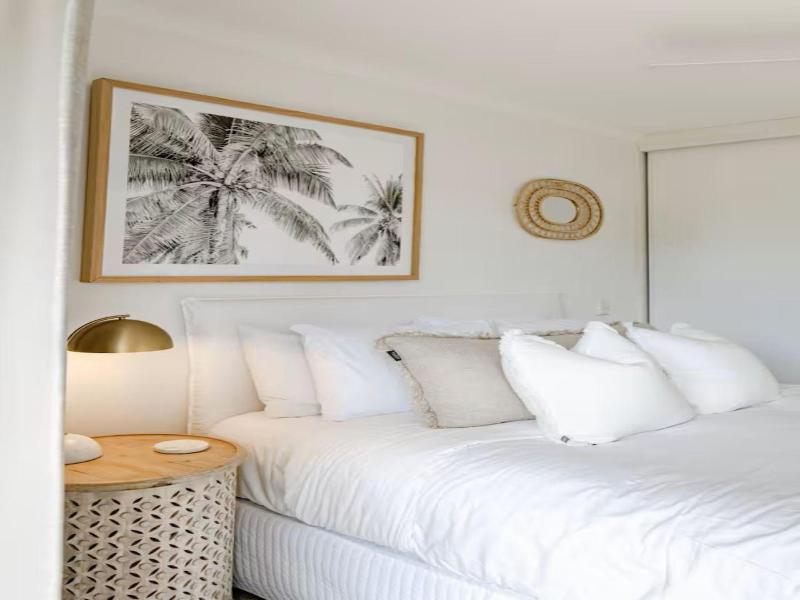Noosa Parade Holiday Inn image