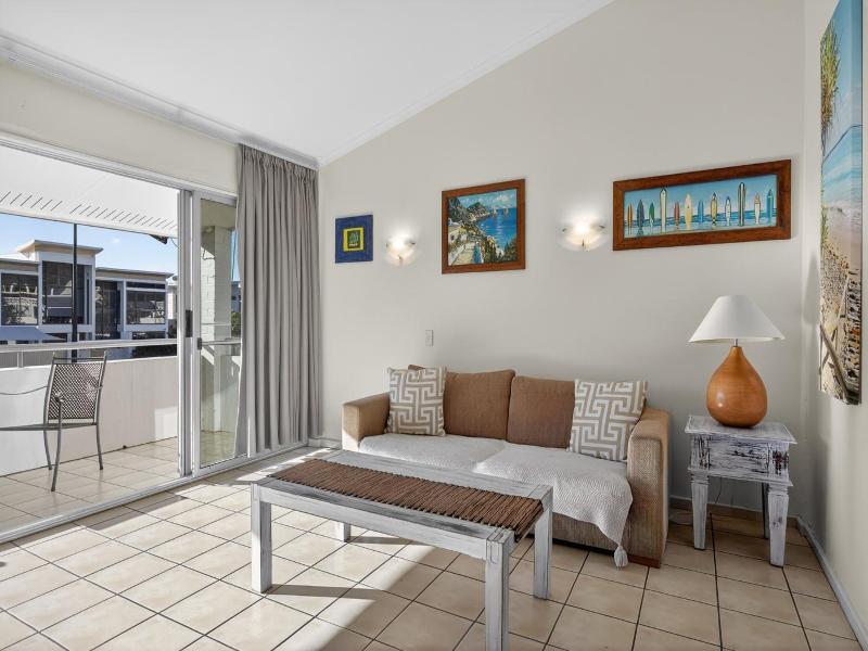 Noosa Parade Holiday Inn image