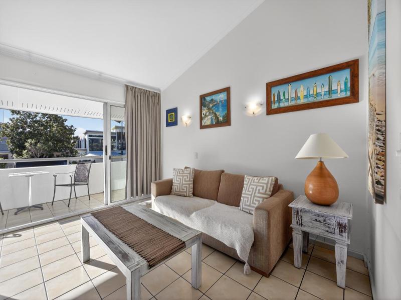Noosa Parade Holiday Inn image