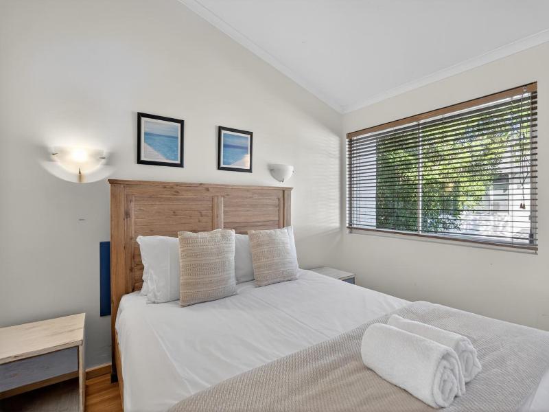 Noosa Parade Holiday Inn image