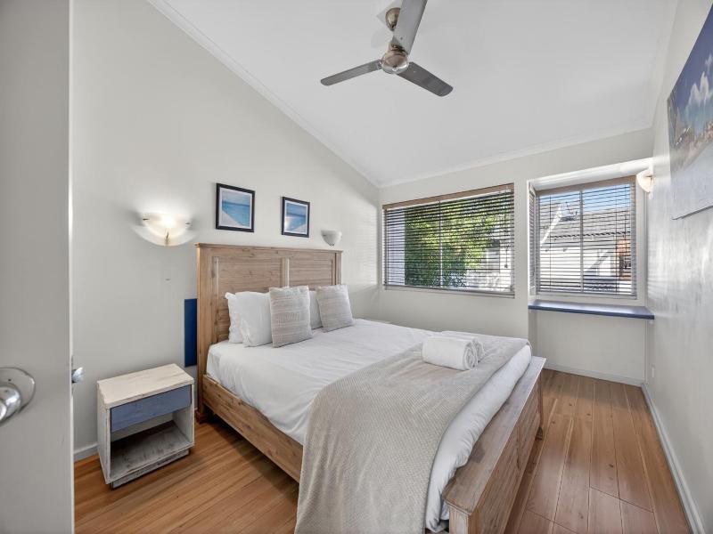 Noosa Parade Holiday Inn image