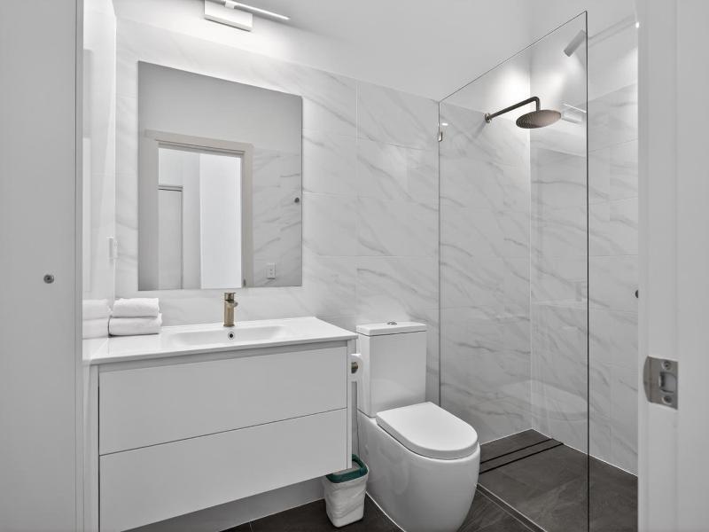 Noosa Parade Holiday Inn image